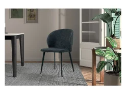 Silla tapizada en tela para comedor de color gris oscuro. Colección HARDIN.
