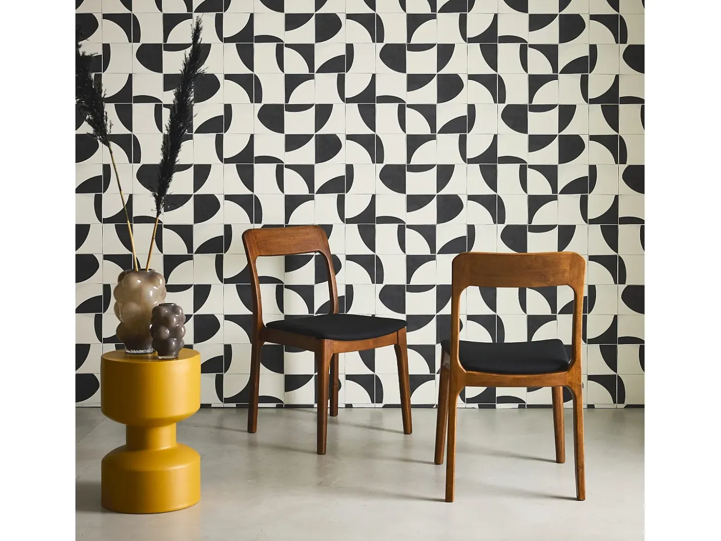 Silla vintage de madera de caucho y tela, set de 2 nogal