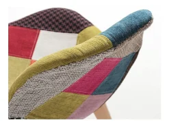 Silla Wany de tela patchwork y patas de haya maciza clara