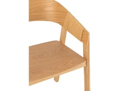 Sillón HIVA de madera de fresno: simplicidad natural y elegancia contemporánea