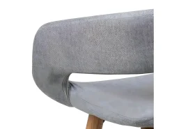 Taburete de bar Gramma altura 88 cm en color gris claro con estructura de roble.