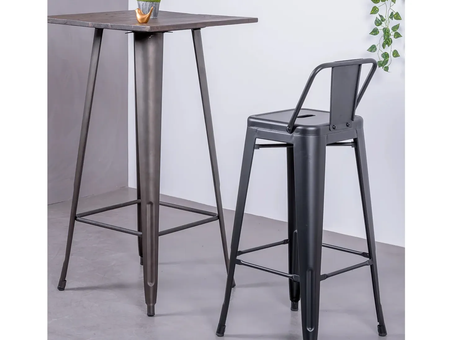 Taburete metálico industrial con respaldo bajo (76cm) - Bistro - Negro