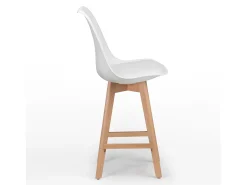 Taburete nórdico con cojín símil piel blanco y patas de haya clara Tula 67 cm