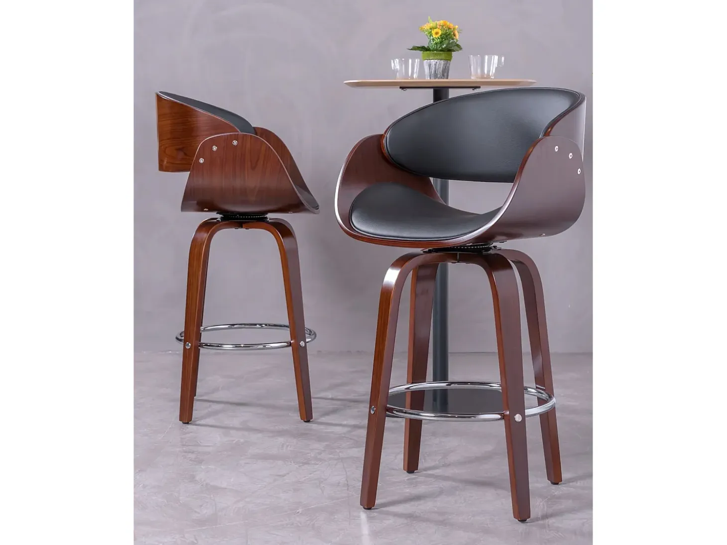 Taburete nórdico en madera de nogal con cojín de polipiel (66cm) - Burrow - Negro