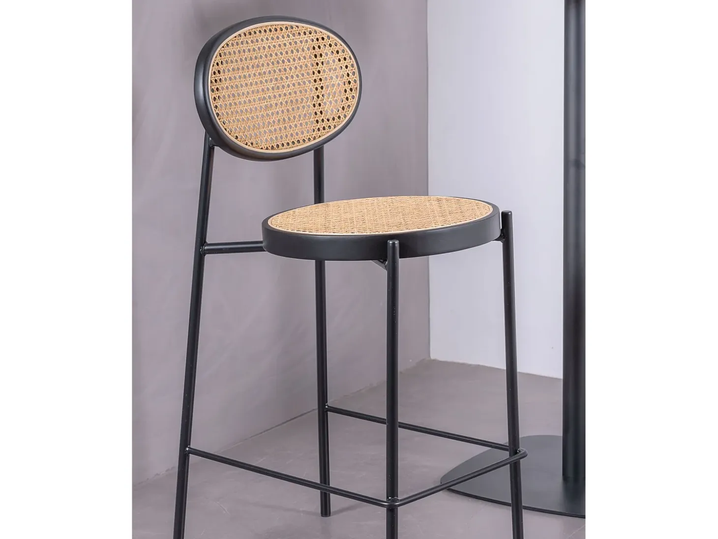 Taburete vintage con diseño clásico en ratán natural (65cm) - North - Negro