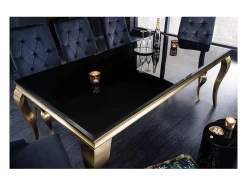 VELENA 200 cm – Tablero de vidrio negro y estructura de acero dorado – Elegancia barroca y diseño refinado