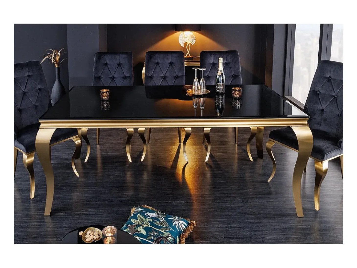 VELENA 200 cm – Tablero de vidrio negro y estructura de acero dorado – Elegancia barroca y diseño refinado