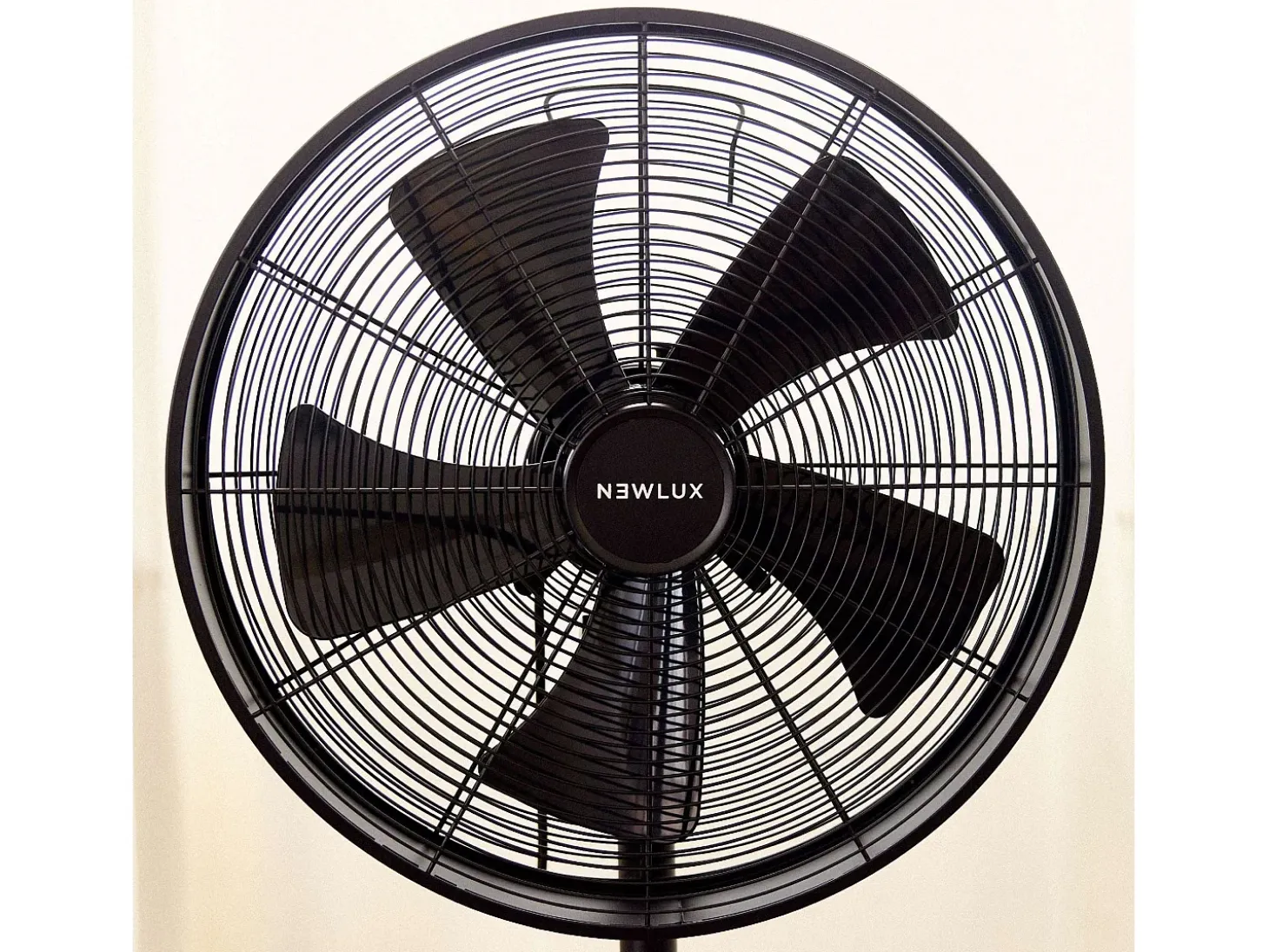 Ventilador de Pie Smart 5 W1250 Negro - Newlux