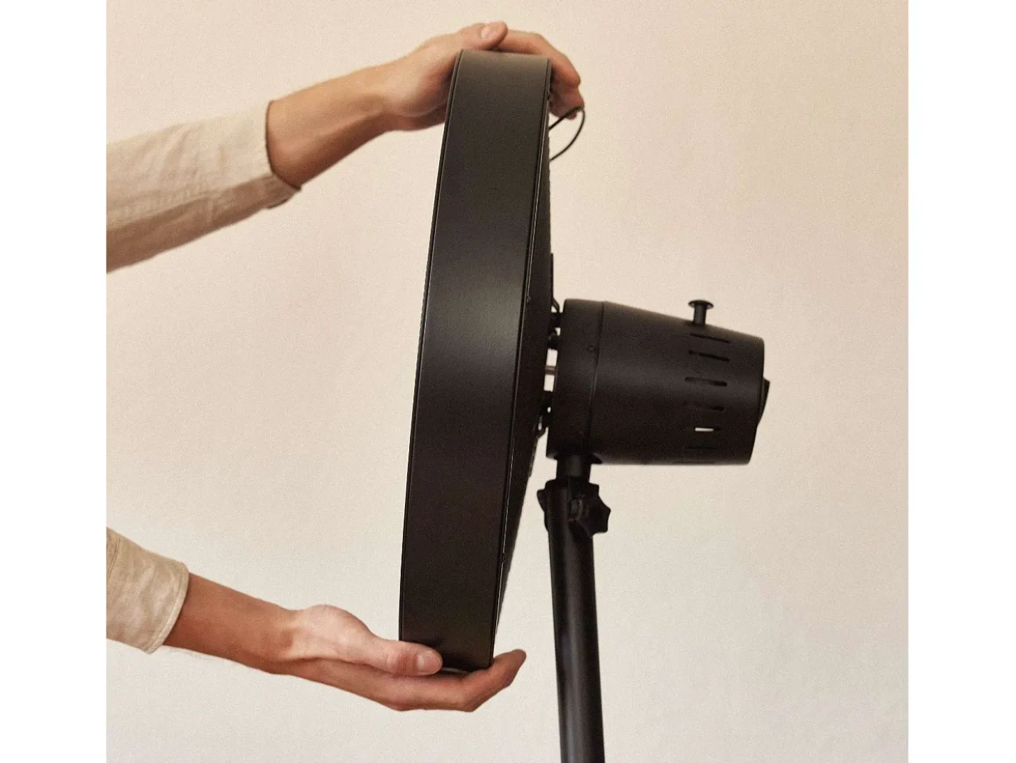 Ventilador de Pie Tripod W3050 Negro - Newlux