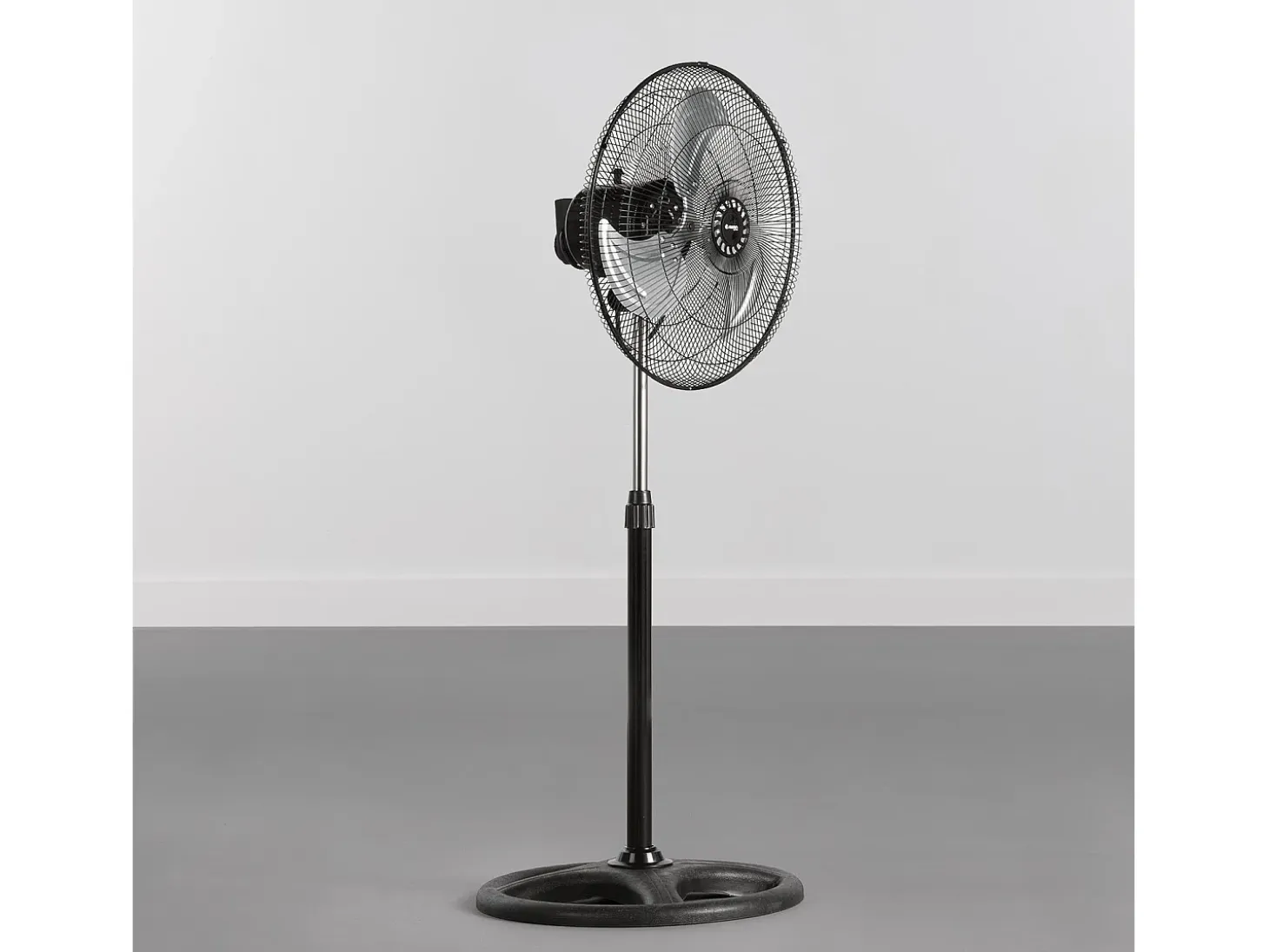 Ventilador de Pie Ø45cm 75W 3 Velocidades Industrial Negro Raydan Home