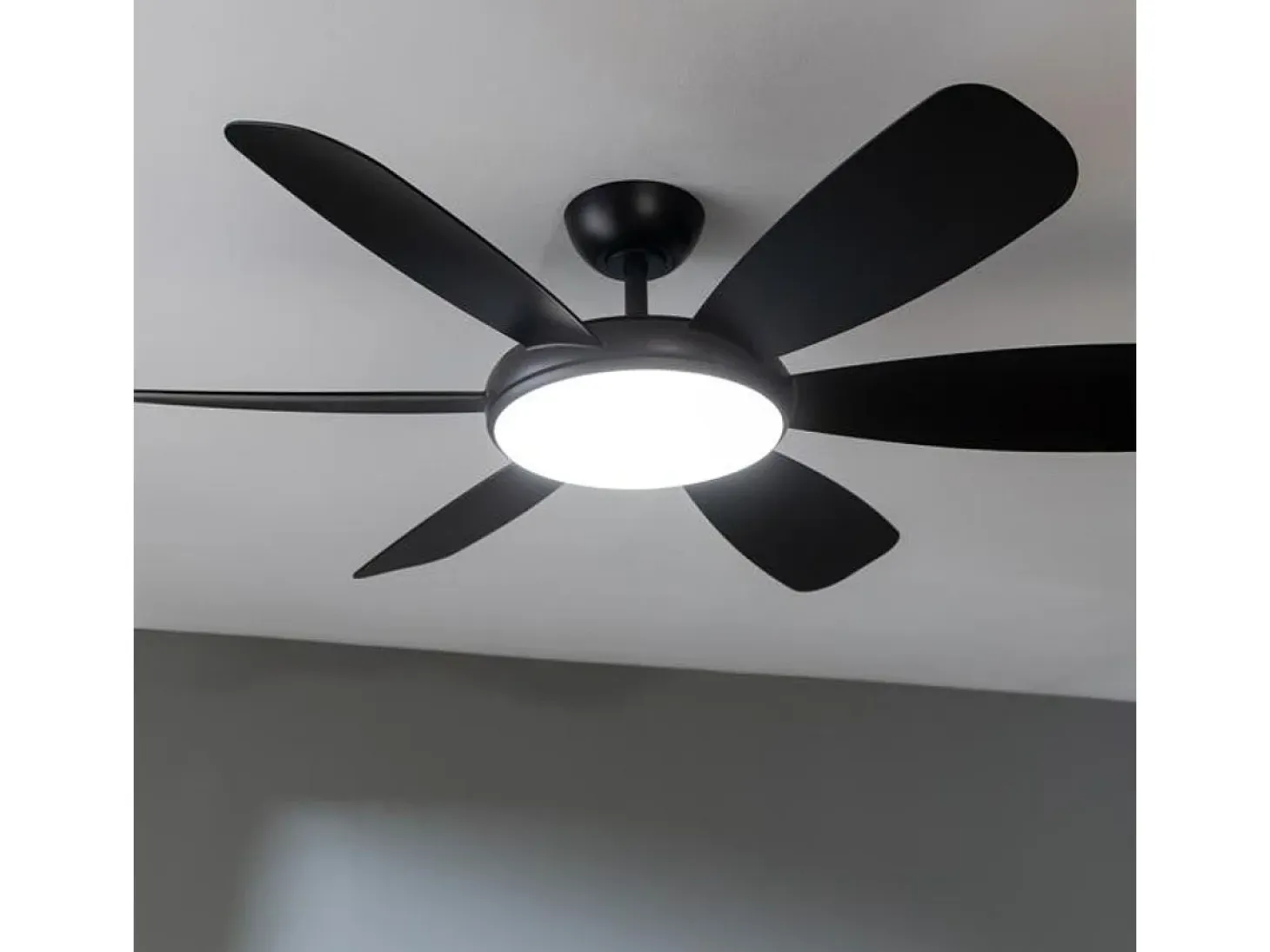Ventilador de techo EnergySilence Aero 5200 55W 6 aspas con mando a distancia negro Ø132 cm