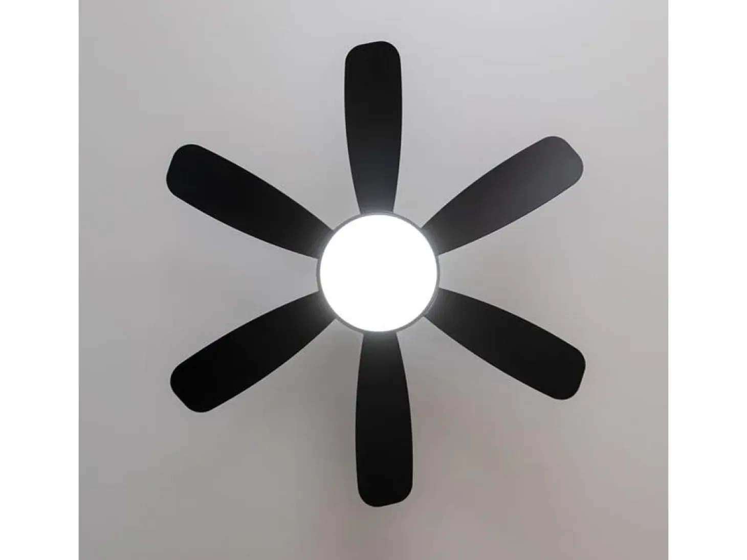 Ventilador de techo EnergySilence Aero 5200 55W 6 aspas con mando a distancia negro Ø132 cm