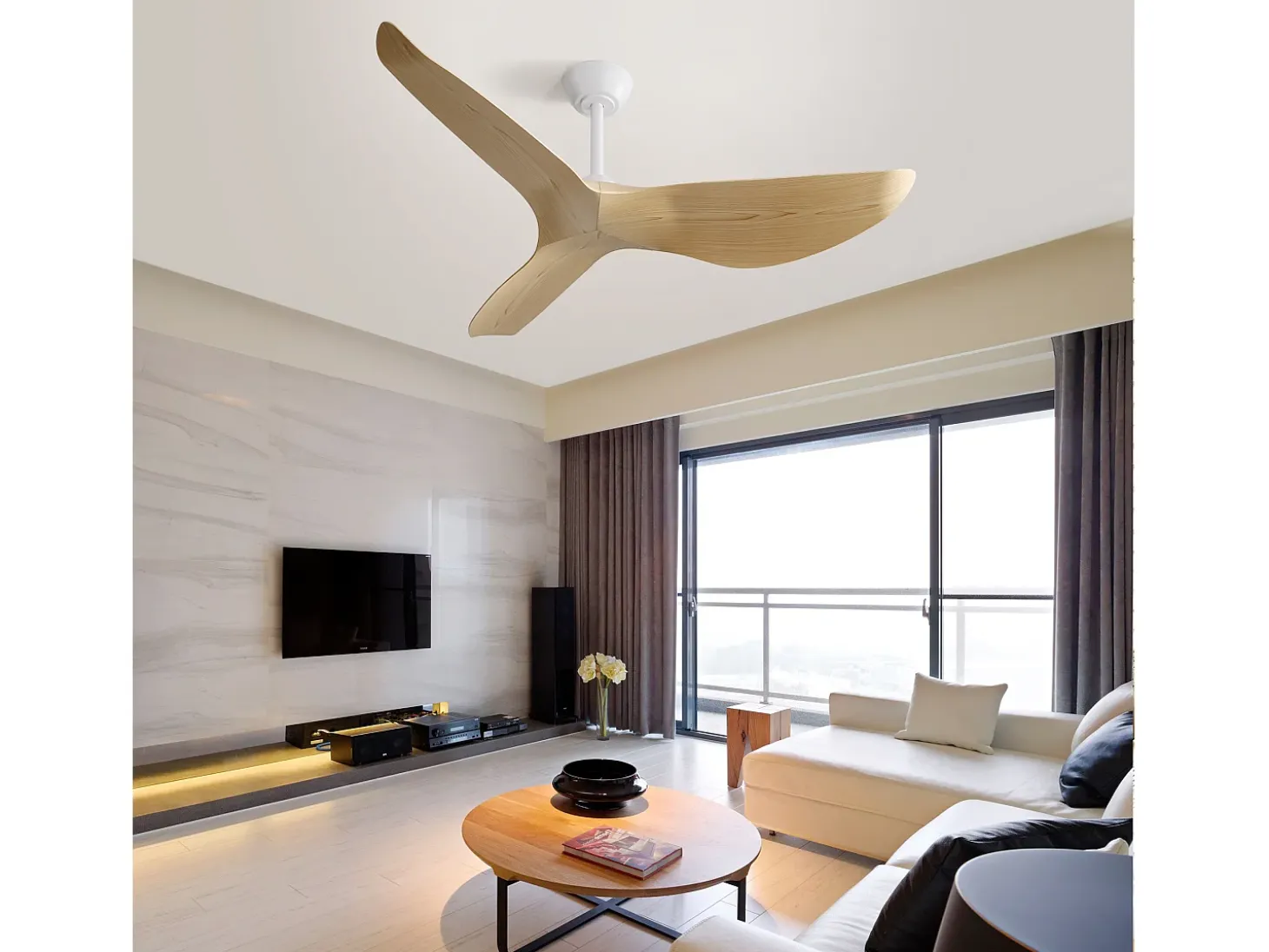 Ventilador de techo interior de 52 pulgadas sin luz, control remoto de 6 velocidades, 3 aspas de ABS, motor CC reversible para el hogar (132 x 132 x 30 cm)