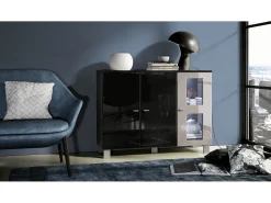 Vladon Cajonera Denjo, Cómoda con 3 Puertas, Negro mate/Negro de alto brillo/Gris arena de alto brillo, incluida iluminación LED (107 x 81 x 35 cm)