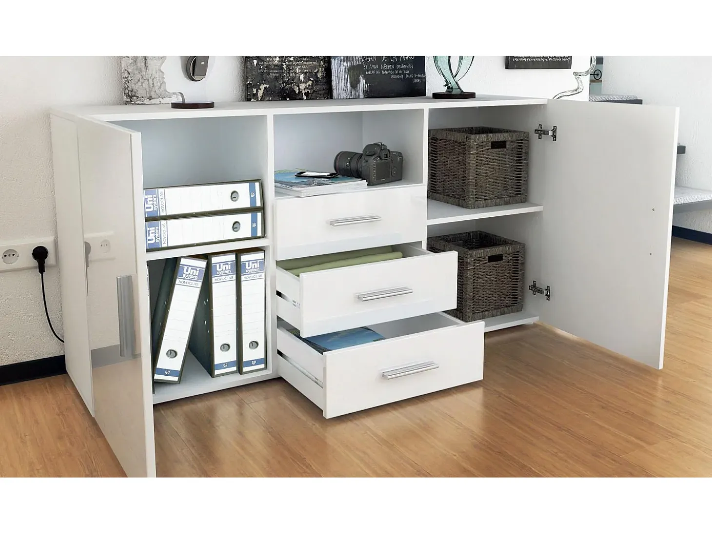 Vladon Cajonera Skadu, Cómoda con 2 Puertas, 3 Cajones y 1 Compartimento abierto, blanco mate/burdeos de alto brillo (139 x 72 x 35 cm)